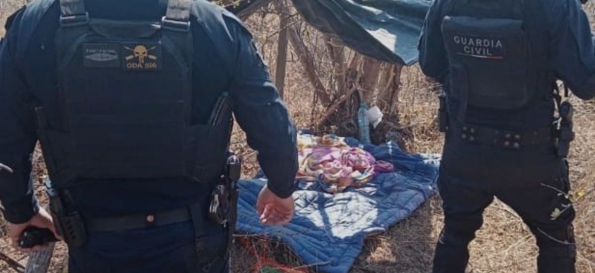 Guardia Civil asegura y desmantela campamento clandestino...