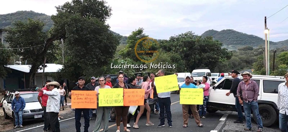 Luciernaga noticias | Bloquean carretera e...