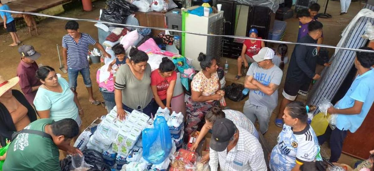 Entrega de víveres en San Pedrito, La...