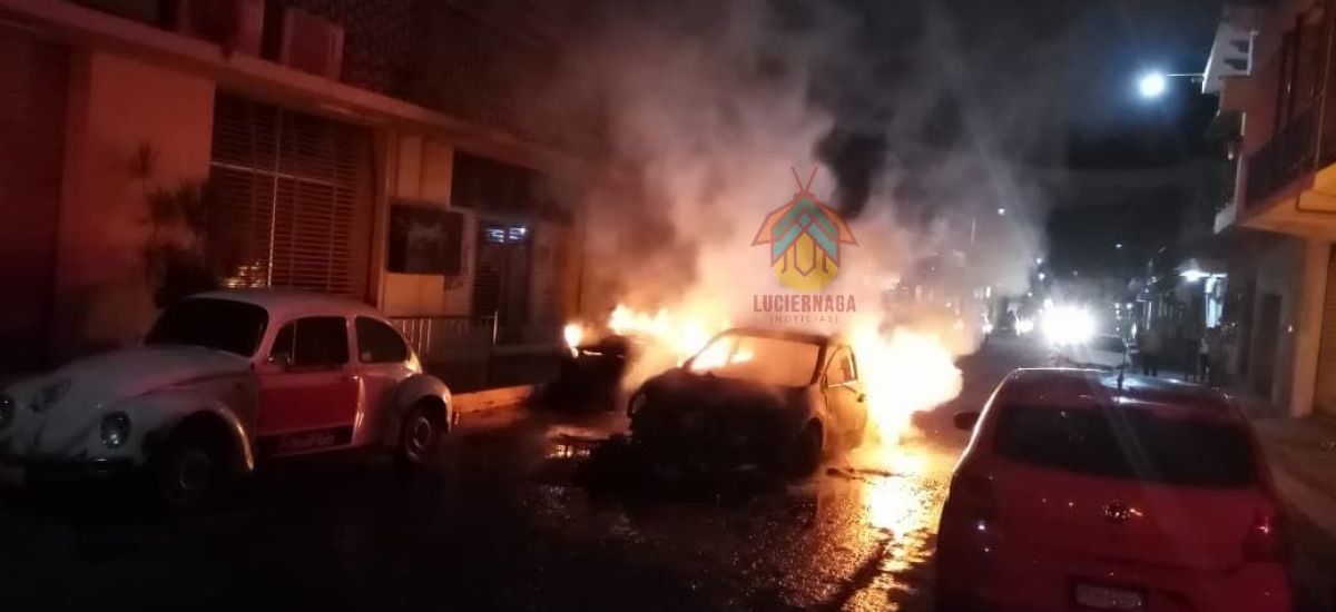 Choque termina en incendio de automotores en...