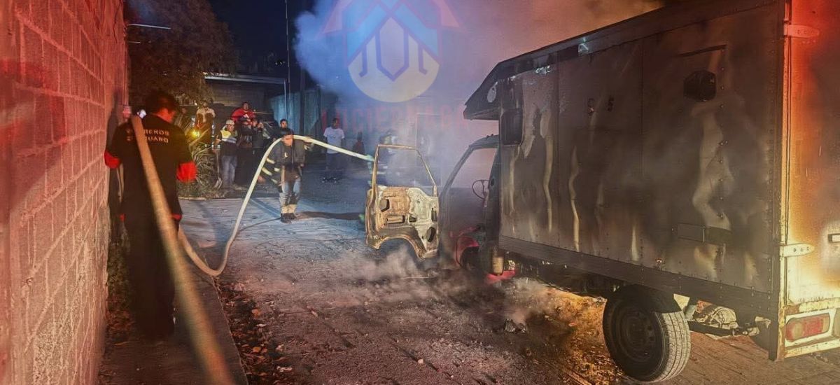 Luciernaga noticias | 4rde camioneta en Zi...