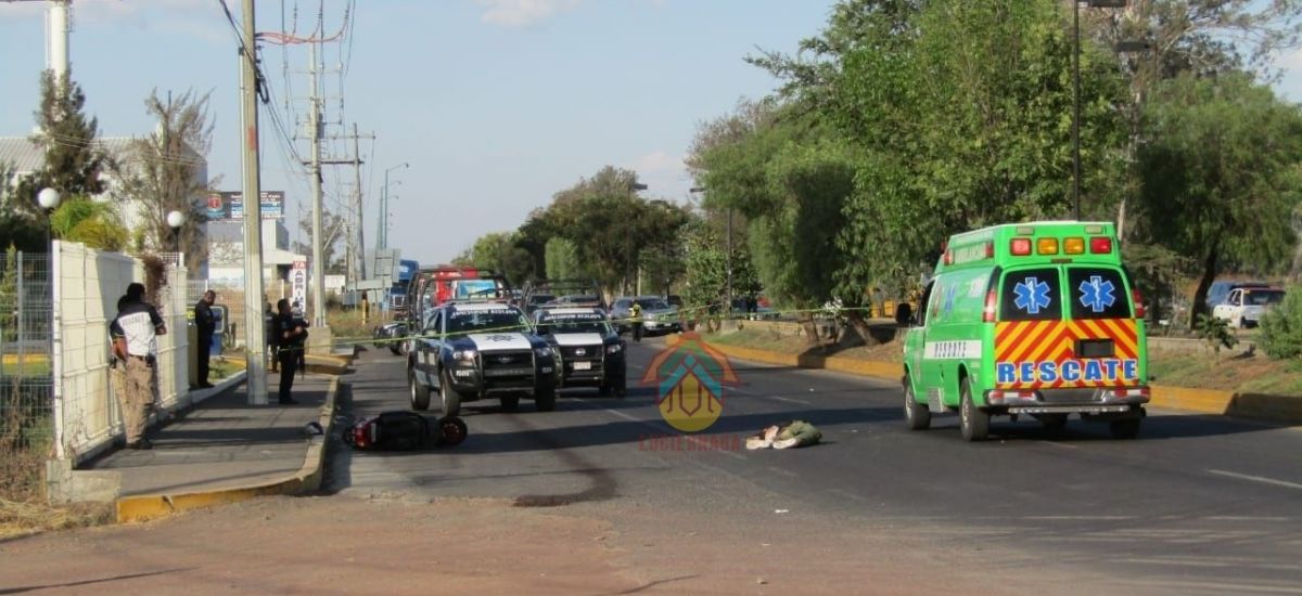 Motociclista muere tras ser embestido por vehículo...