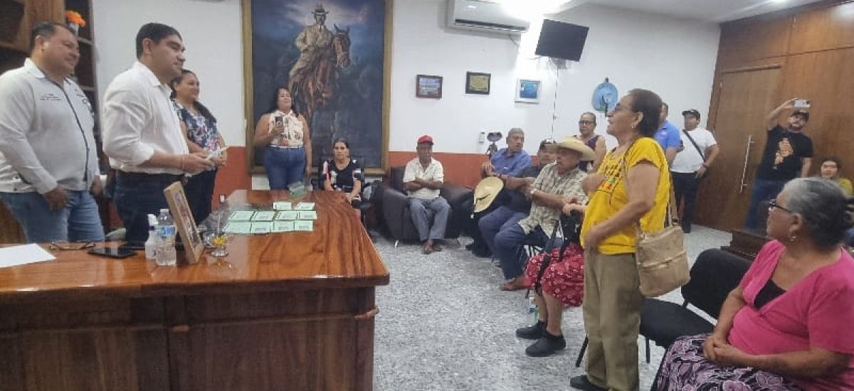 Luciernaga noticias | Entregan 11 Visas a...