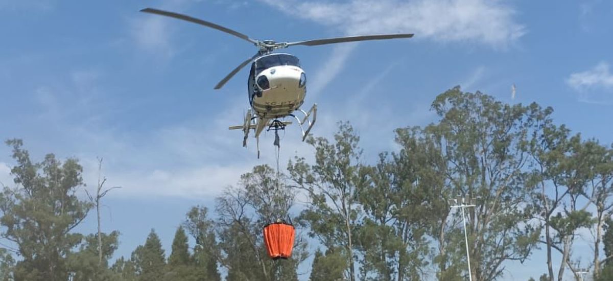 Envían helicóptero con helibalde para combatir incendio...