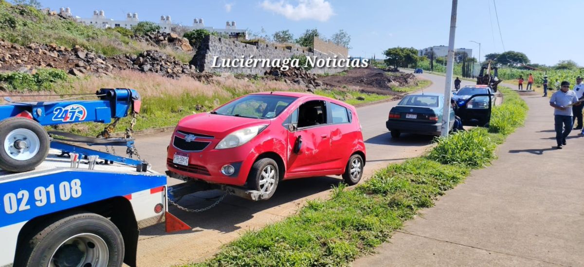 Luciernaga noticias | Vehículo volcó cerca...