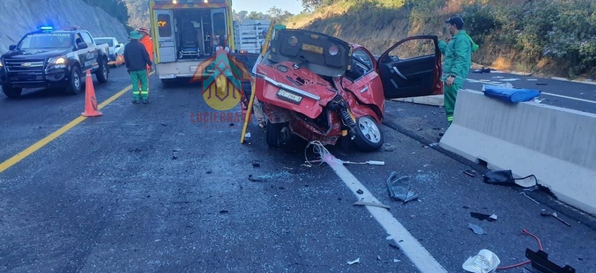 Choque vehicular en la Pátzcuaro-Uruapan deja una...