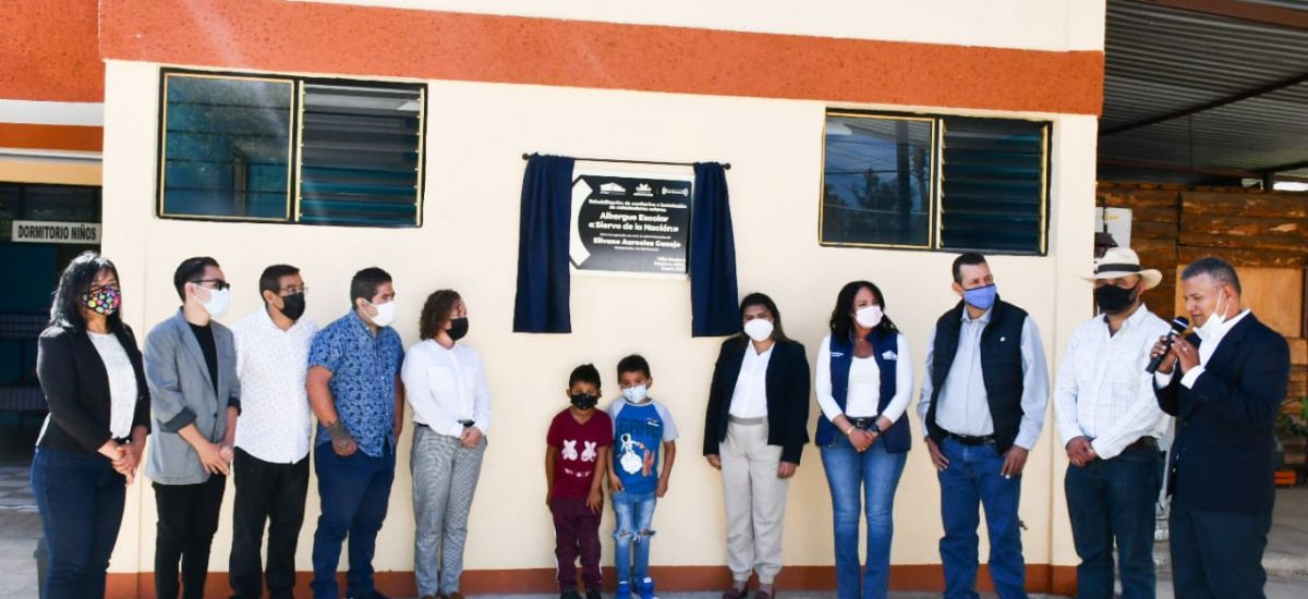 Inaugura IIFEEM obras de rehabilitación y entregan...