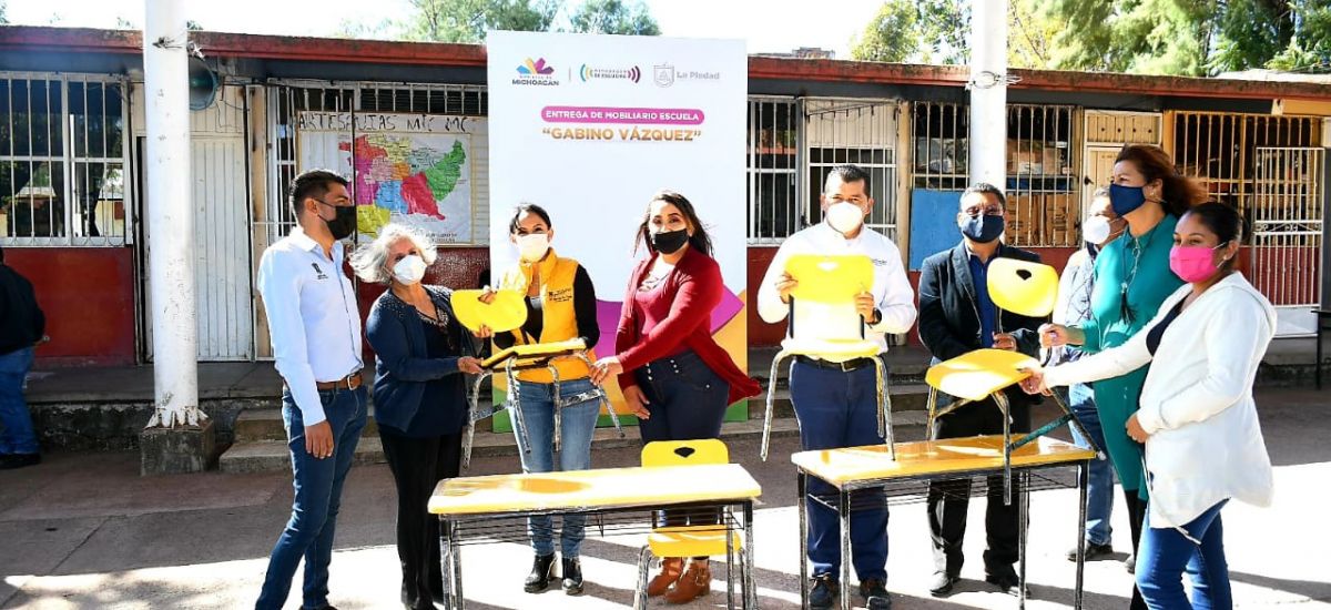 Entrega IIFEEM mobiliario a escuelas de La...