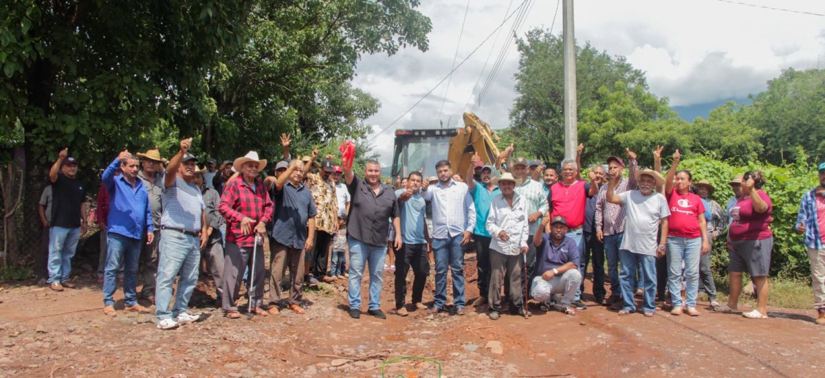 Alcalde Mario Reyes Tavera Inicia Pavimentación en...