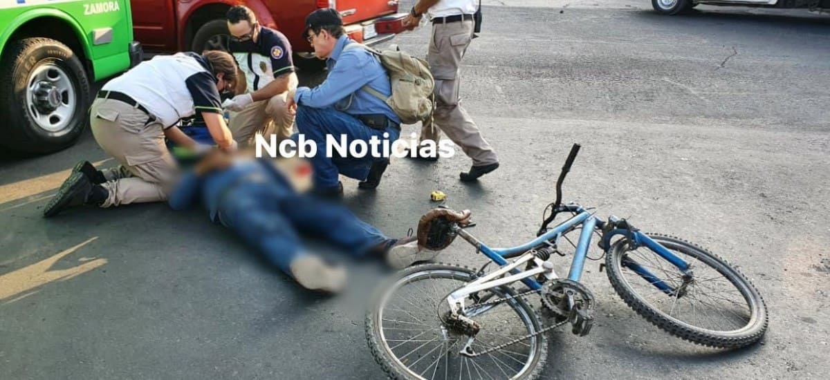 Ciclista queda herido al chocar contra una...