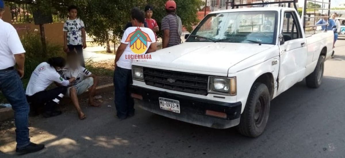 Se lesiona motociclista en choque contra coche