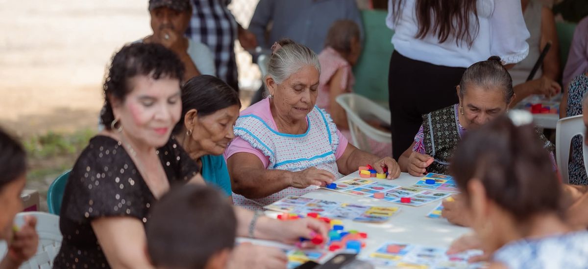 Luciernaga noticias | Adultos mayores de E...
