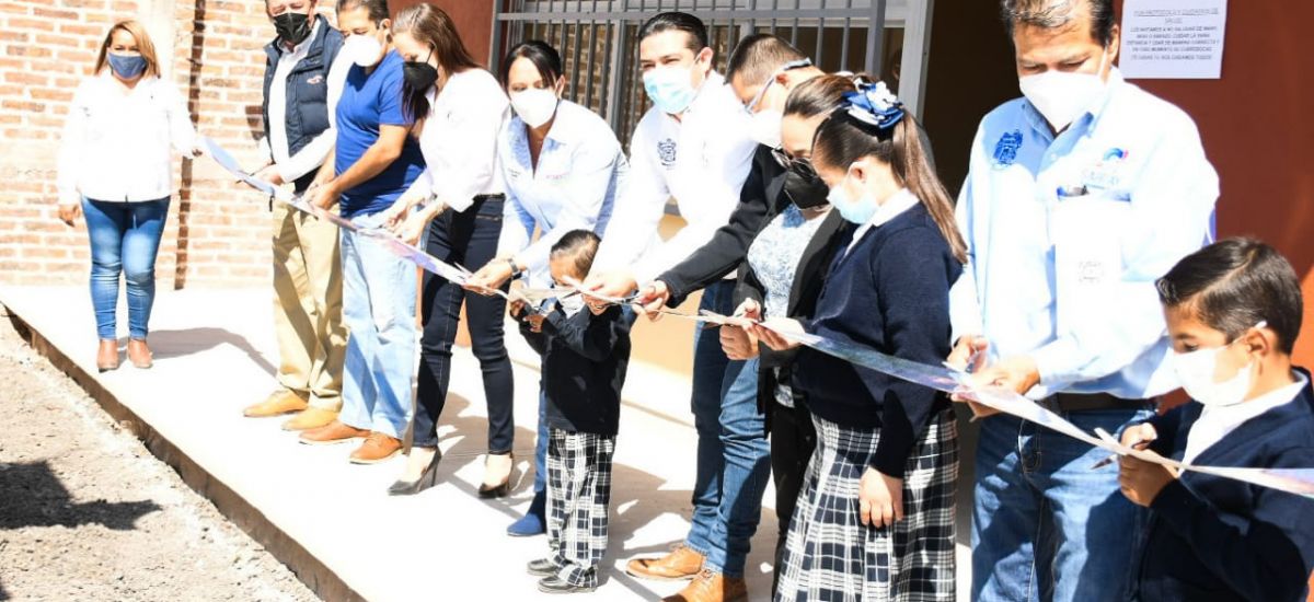 Suman obras educativas en Sahuayo más de...