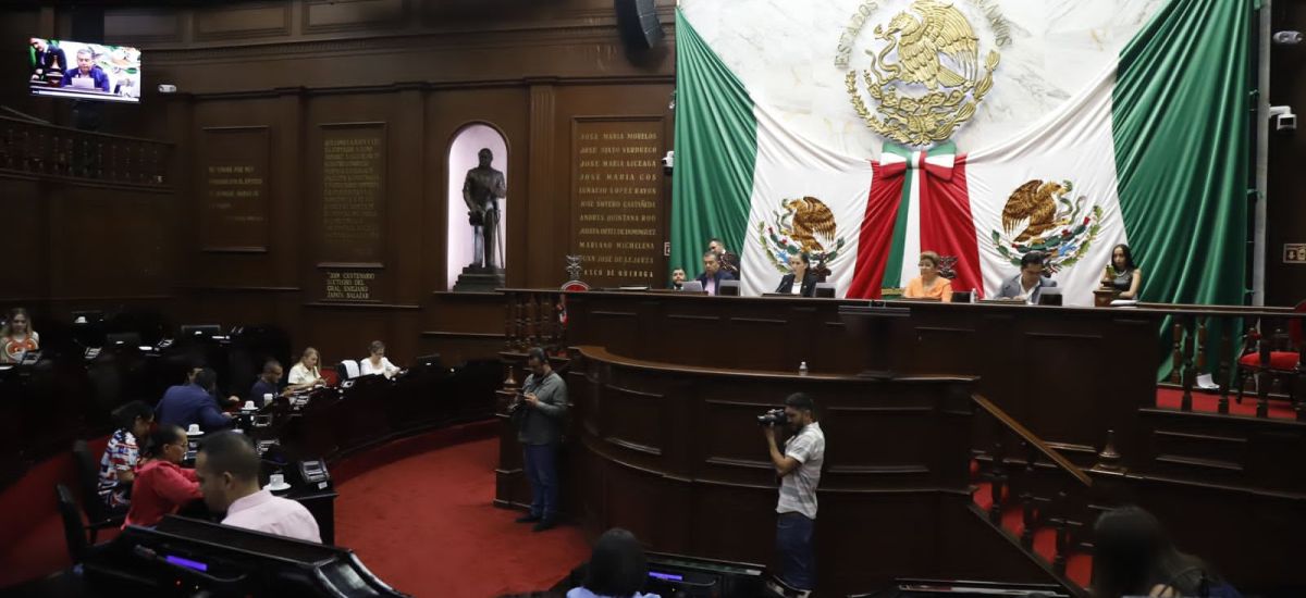 Diputados aprueban que 3er. Informe del titular...