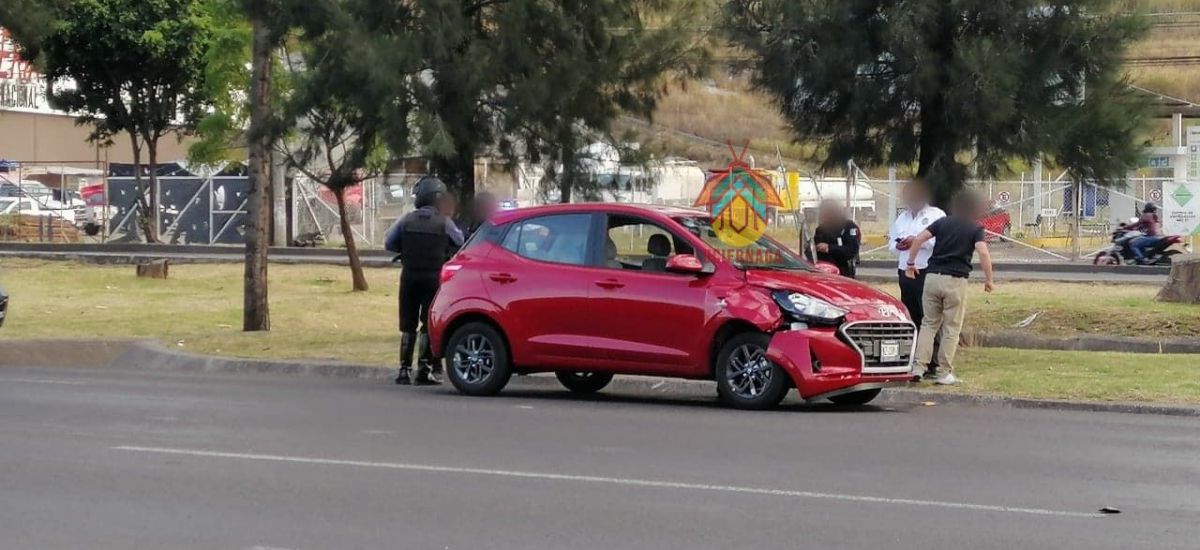 Niño es atropellado por auto en el...