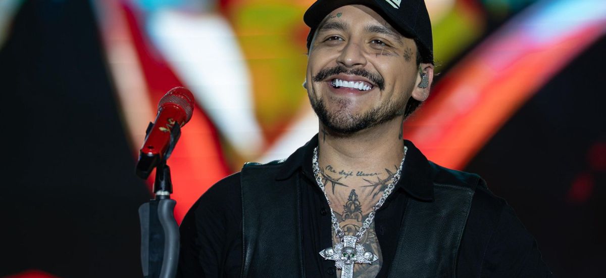 Luciernaga noticias | Christian Nodal enci...