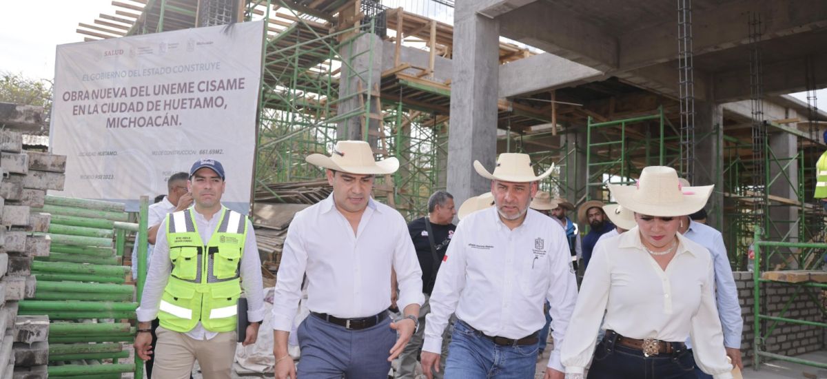 Supervisa Bedolla construcción del Centro de Salud...