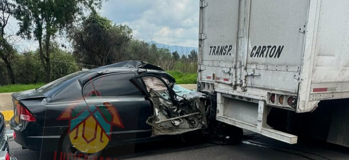 Luciernaga noticias | Auto ch0c4 contra tr...