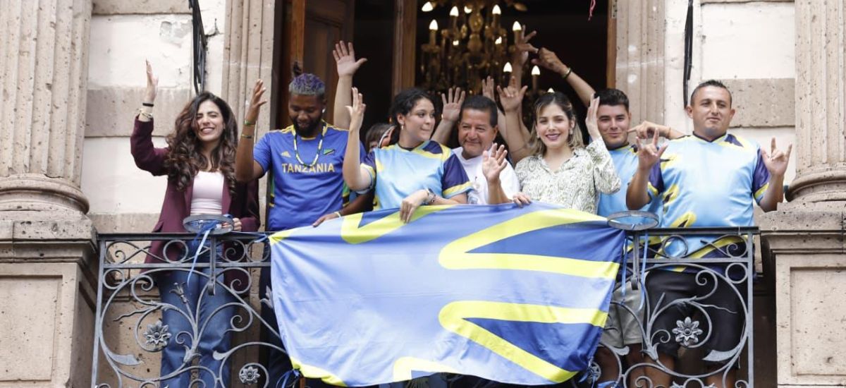 Luciernaga noticias | Colocan bandera de l...