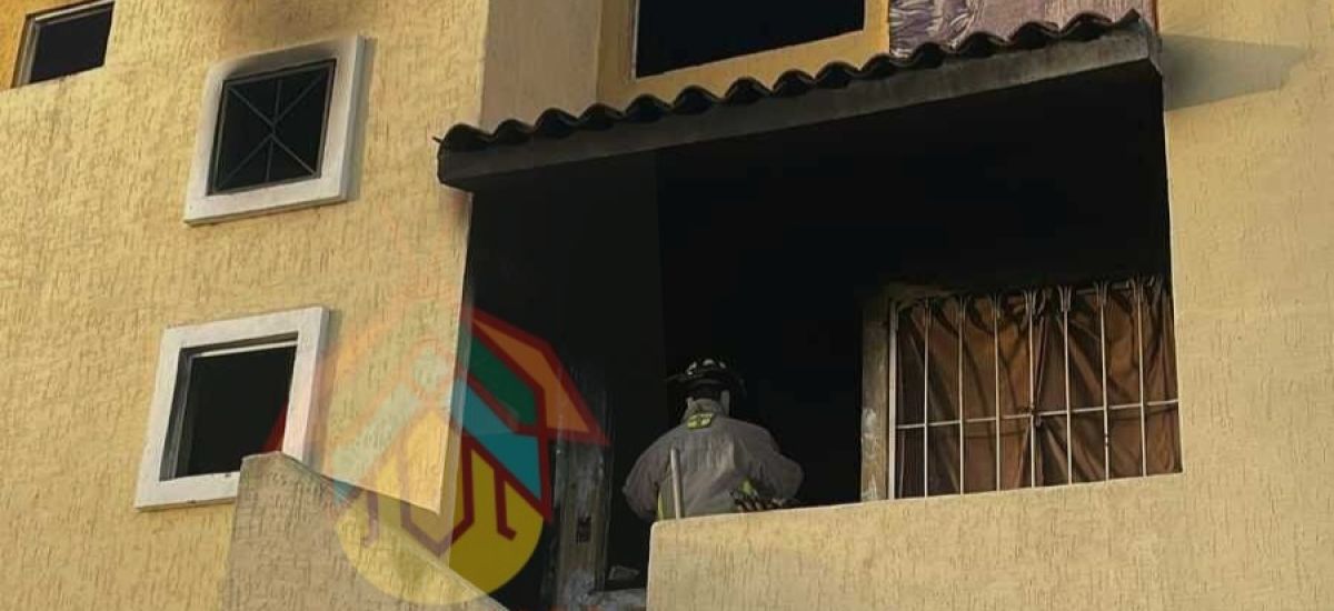 Bomberos Morelia combaten incendio de domicilio en...