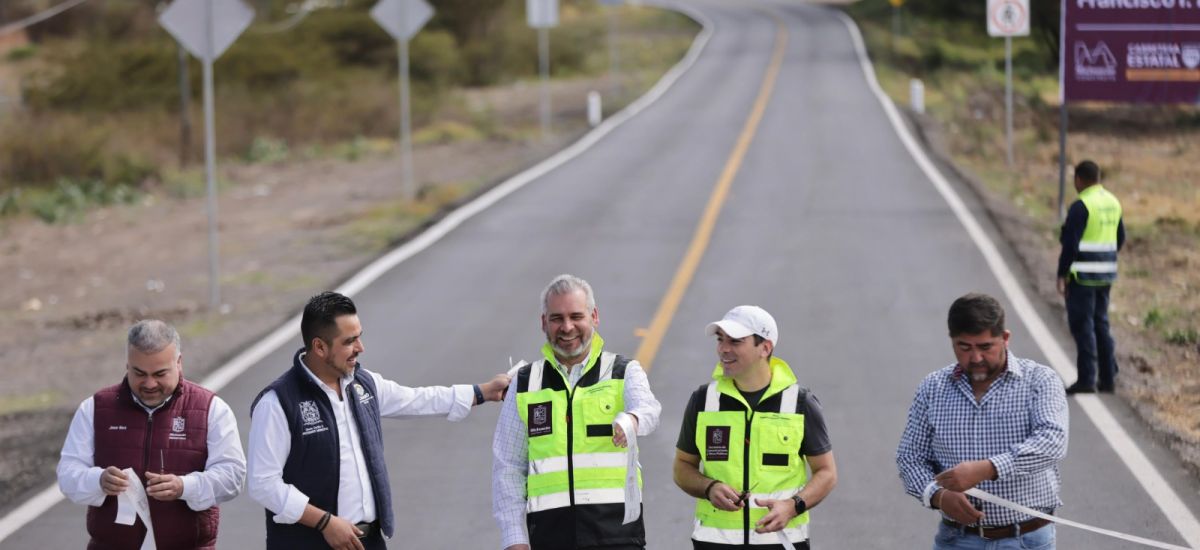 Entrega Bedolla rehabilitación carretera Charo-Zurumbeneo; tramo abandonado...