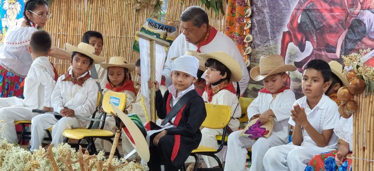 Luciernaga noticias | Niños reviven la his...