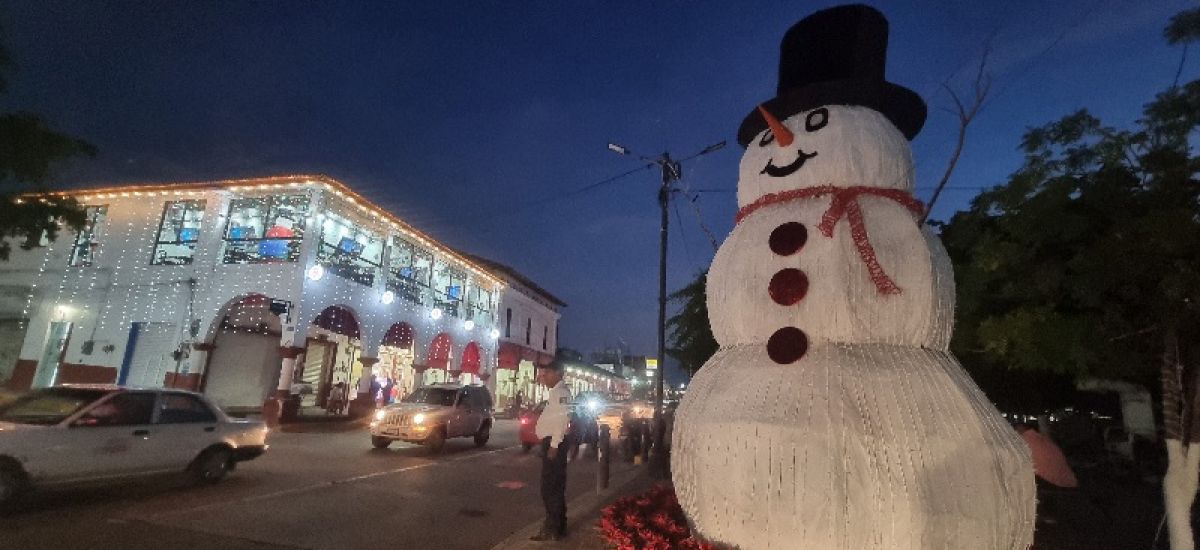 Luciernaga noticias | Huetamo se ilumina c...