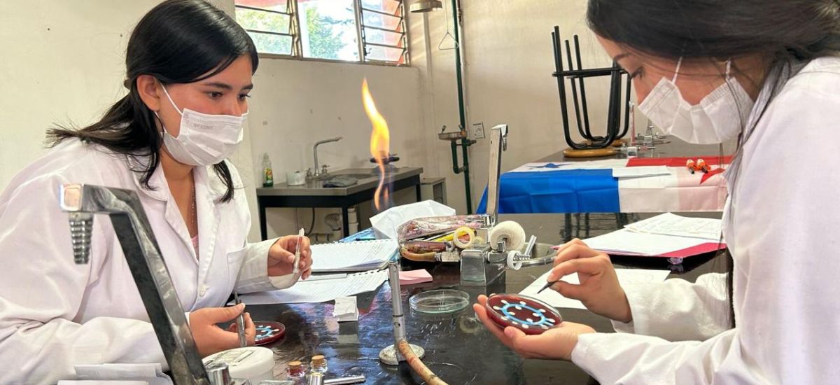 Alumnas del Cecytem compiten en concurso de...