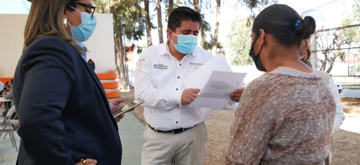 Inicia entrega de becas Benito Juárez en...