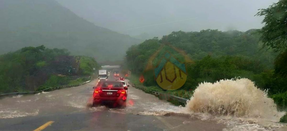 Luciernaga noticias | Huracán Flossie deja...