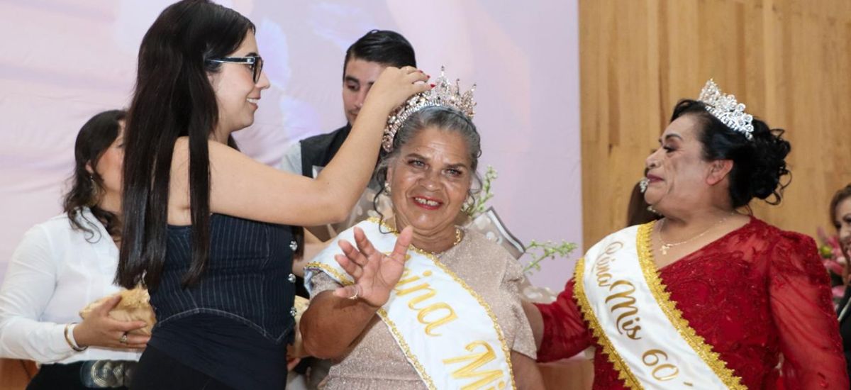 Luciernaga noticias | Coronan a la Reina y...