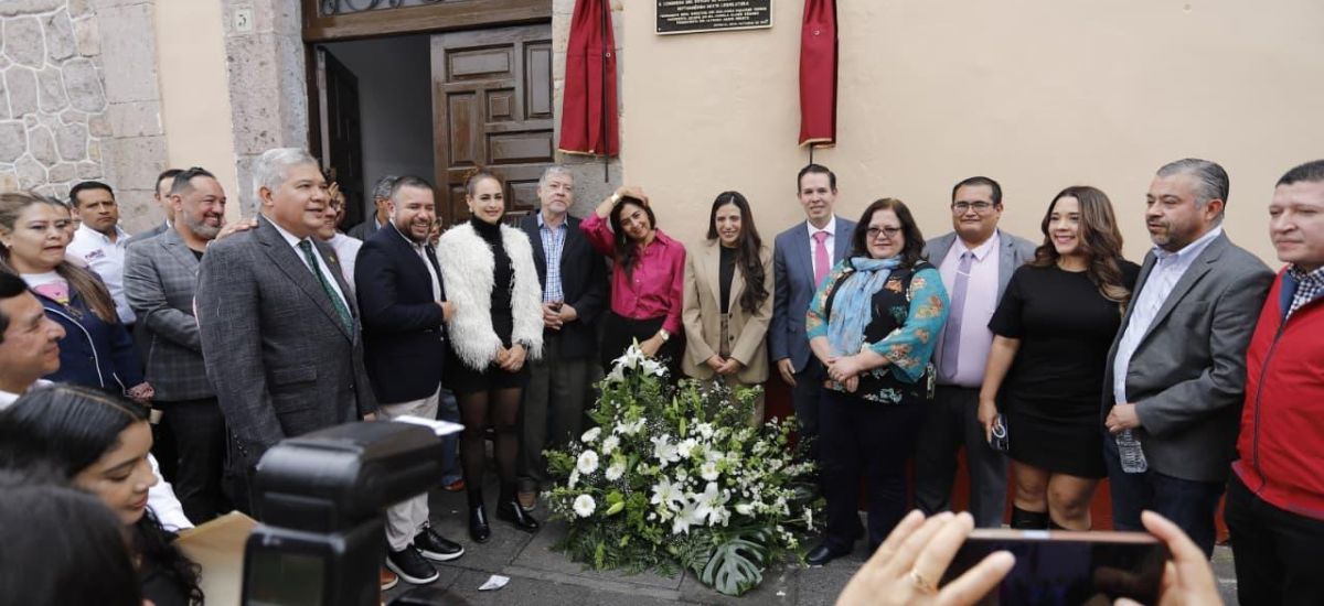 Luciernaga noticias | Develan placa en la...