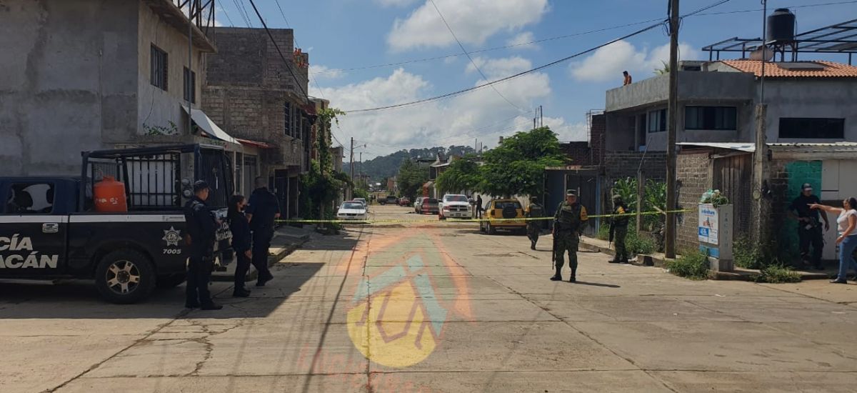 Acribillan a dos masculinos con arma de...