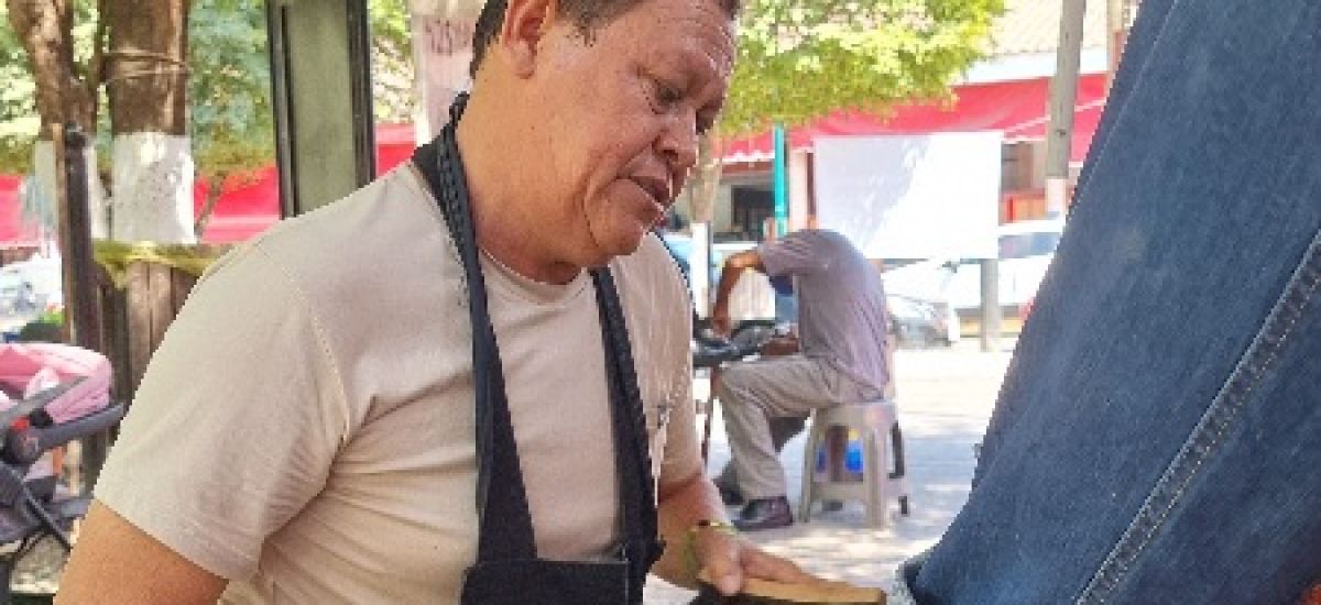 Luciernaga noticias | Juanito el bolero: 3...