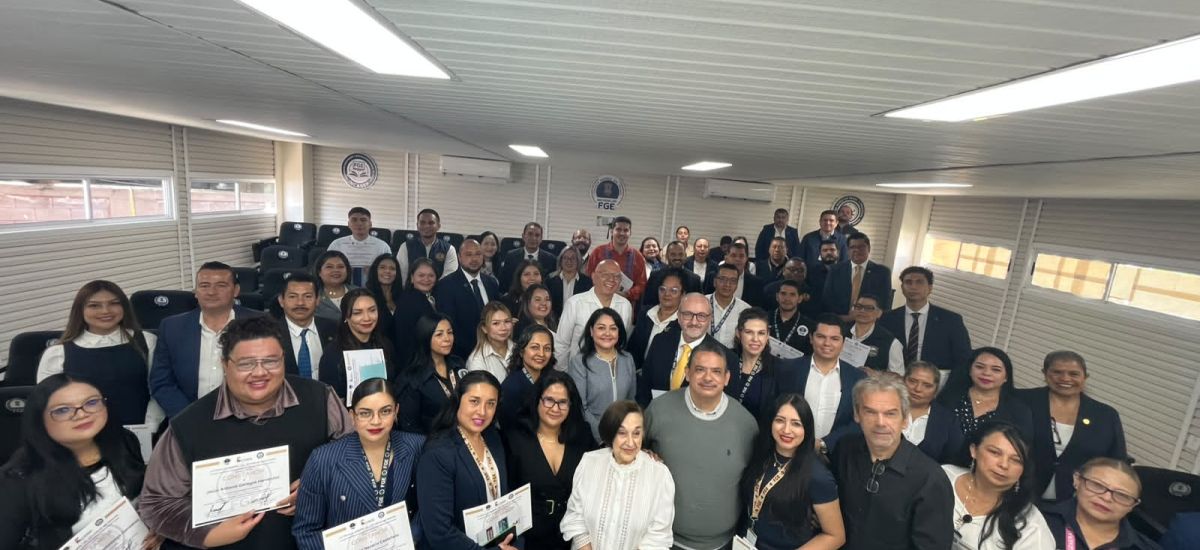 Luciernaga noticias | FGE entrega constanc...