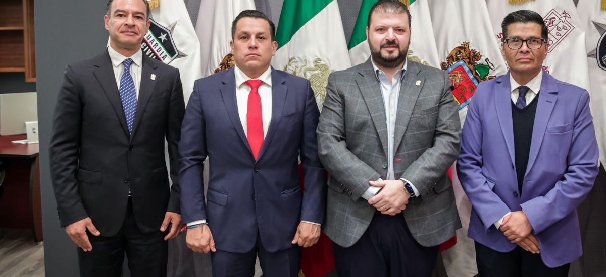 Luciernaga noticias | Raúl Zepeda da poses...
