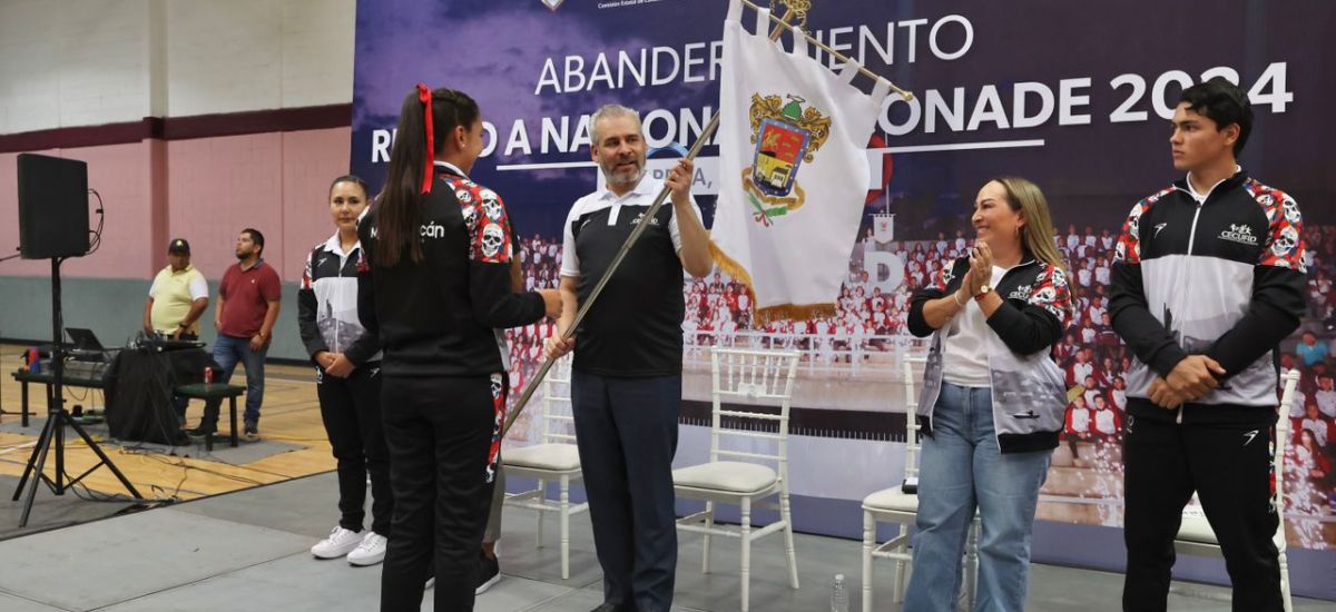 Abandera Bedolla delegación michoacana participante en Nacionales...