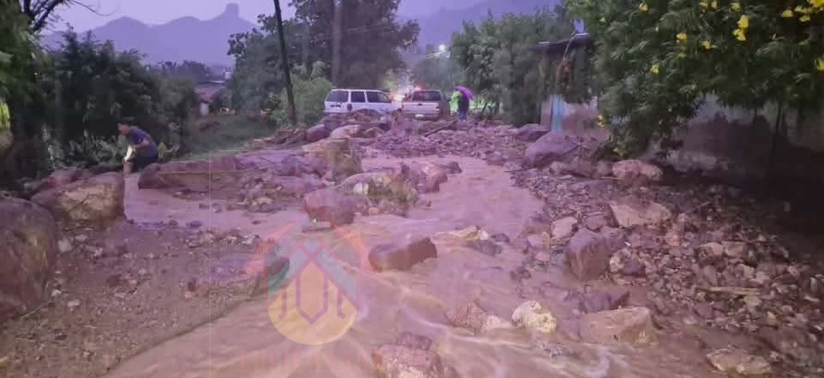 Luciernaga noticias | Avanza agua y lodo t...
